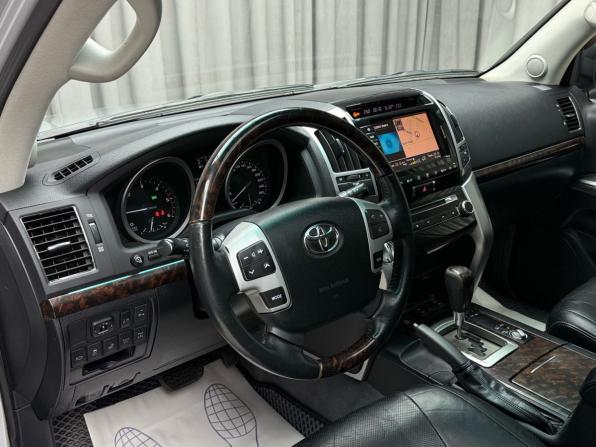 Toyota Land Cruiser 200 Series Рестайлинг 1 с пробегом 2013 года, цена 3 759 000 рублей, 244860 км, внедорожник, Автокод Объявления