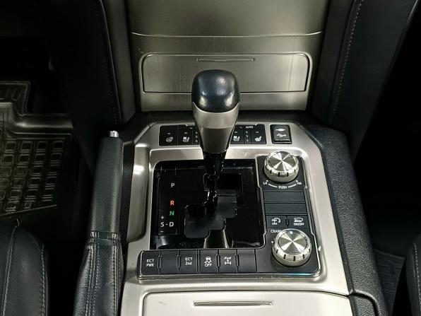 Toyota Land Cruiser 200 Series Рестайлинг 2 с пробегом 2017 года, цена 6 749 000 рублей, 81280 км, внедорожник, Автокод Объявления