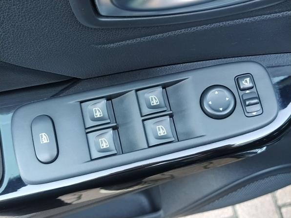 Renault Kaptur I Рестайлинг с пробегом 2021 года, цена 1 619 000 рублей, 107210 км, внедорожник, Автокод Объявления