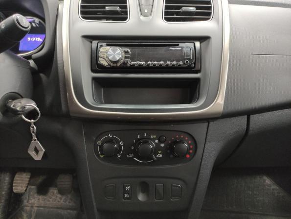 Renault Sandero II с пробегом 2015 года, цена 595 000 рублей, 91231 км, хэтчбек, Автокод Объявления