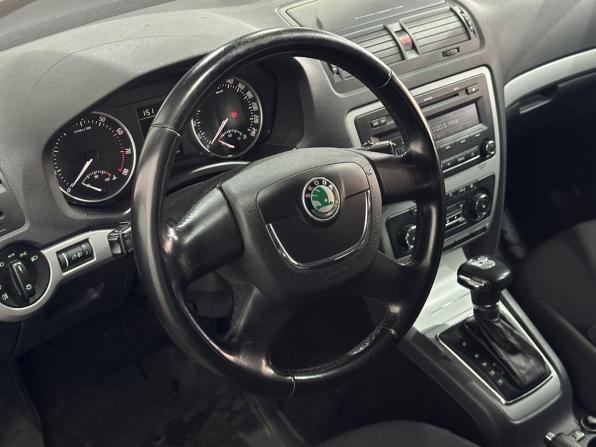 Skoda Octavia II (A5) Рестайлинг с пробегом 2013 года, цена 960 000 рублей, 125250 км, лифтбек, Автокод Объявления