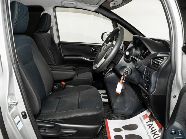 Toyota Voxy III (R80) с пробегом 2014 года, цена 1 629 500 рублей, 132585 км, минивэн, Автокод Объявления