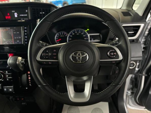 Toyota Roomy I Рестайлинг с пробегом 2021 года, цена 1 410 000 рублей, 55237 км, минивэн, Автокод Объявления