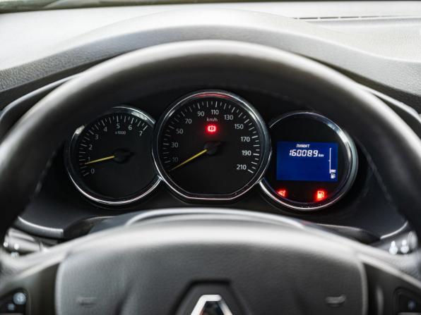 Renault Logan II с пробегом 2017 года, цена 750 000 рублей, 160089 км, седан, Автокод Объявления