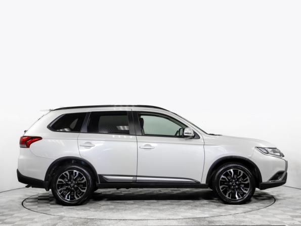 Mitsubishi Outlander III Рестайлинг 3 с пробегом 2022 года, цена 2 548 000 рублей, 43995 км, внедорожник, Автокод Объявления