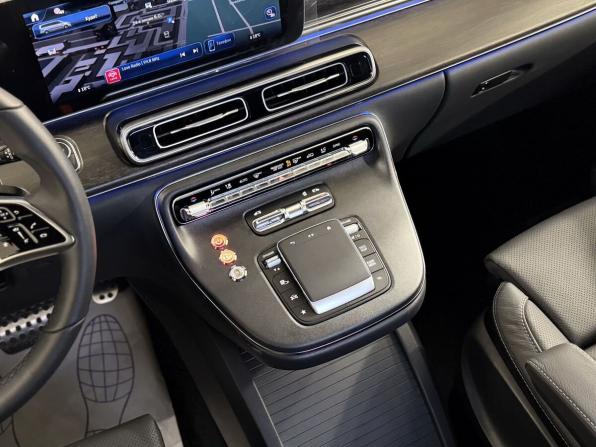 Mercedes-Benz V-Класс III (W447) Рестайлинг 2 с пробегом 2026 года, цена 42 700 000 рублей, 61 км, минивэн, Автокод Объявления