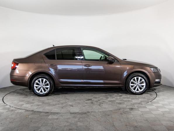 Skoda Octavia III (A7) Рестайлинг с пробегом 2018 года, цена 1 799 000 рублей, 106000 км, лифтбек, Автокод Объявления