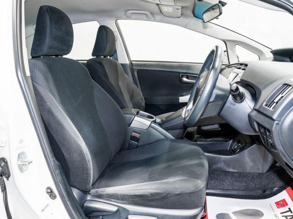 Toyota Prius III Рестайлинг (XW30) с пробегом 2014 года, цена 1 300 000 рублей, 197712 км, лифтбек, Автокод Объявления