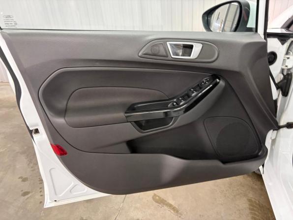 Ford Fiesta Mk6 Рестайлинг с пробегом 2015 года, цена 947 000 рублей, 118379 км, хэтчбек, Автокод Объявления