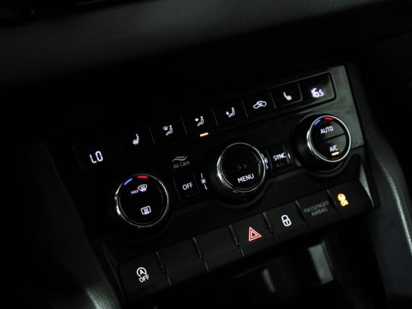 Skoda Karoq I с пробегом 2021 года, цена 2 189 700 рублей, 96966 км, внедорожник, Автокод Объявления