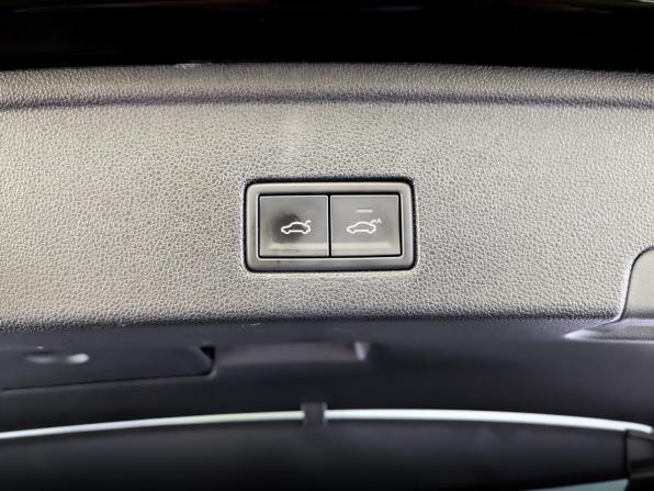 Volkswagen Touareg III с пробегом 2019 года, цена 5 480 000 рублей, 107016 км, внедорожник, Автокод Объявления