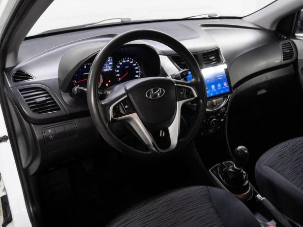 Hyundai Solaris I Рестайлинг с пробегом 2015 года, цена 780 000 рублей, 206301 км, седан, Автокод Объявления