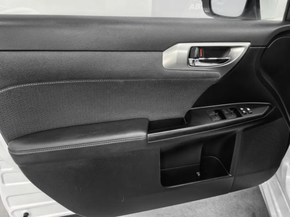 Lexus CT I Рестайлинг 2 с пробегом 2018 года, цена 2 120 000 рублей, 109707 км, хэтчбек, Автокод Объявления
