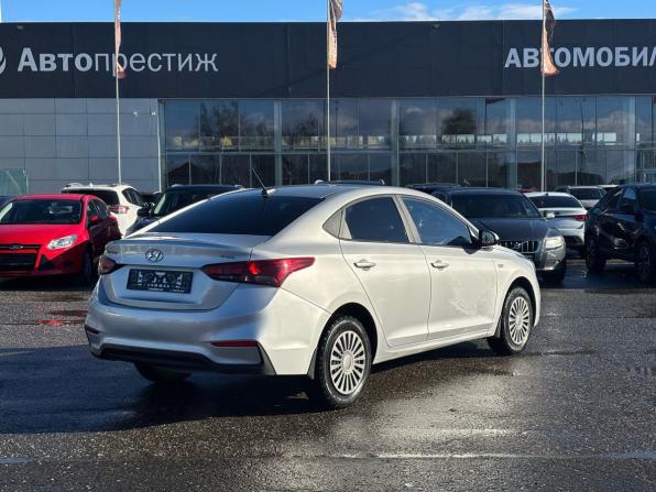 Hyundai Solaris II с пробегом 2018 года, цена 859 000 рублей, 170001 км, седан, Автокод Объявления