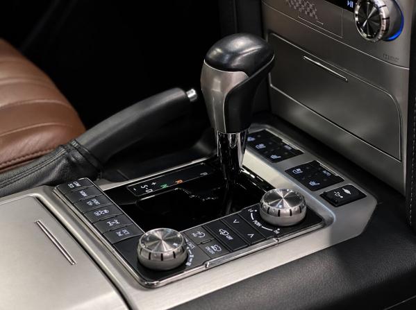 Toyota Land Cruiser 200 Series Рестайлинг 2 с пробегом 2019 года, цена 10 699 000 рублей, 33598 км, внедорожник, Автокод Объявления