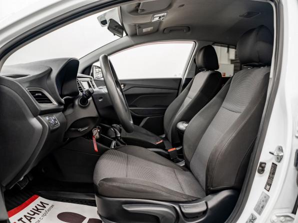 Hyundai Solaris II с пробегом 2019 года, цена 1 340 000 рублей, 172449 км, седан, Автокод Объявления