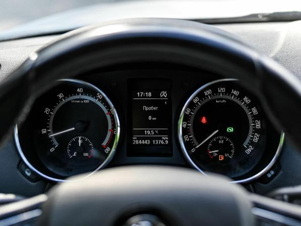 Skoda Yeti I Рестайлинг с пробегом 2017 года, цена 900 000 рублей, 284275 км, внедорожник, Автокод Объявления