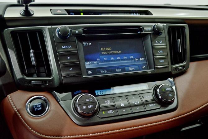 Toyota RAV4 IV (XA40) Рестайлинг с пробегом 2015 года, цена 2 475 000 рублей, 103000 км, внедорожник, Автокод Объявления