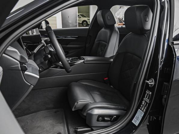 BMW 5 серии VIII (G60/G61/G68) с пробегом 2023 года, цена 7 699 000 рублей, 45839 км, седан, Автокод Объявления