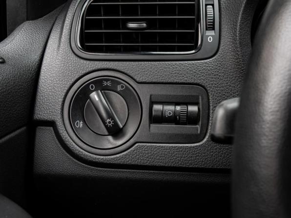 Volkswagen Polo V Рестайлинг с пробегом 2017 года, цена 1 030 000 рублей, 98310 км, седан, Автокод Объявления
