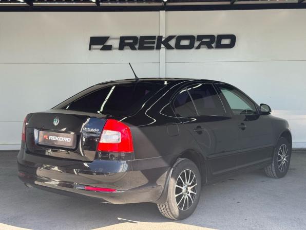 Skoda Octavia II (A5) Рестайлинг с пробегом 2012 года, цена 1 049 000 рублей, 127000 км, лифтбек, Автокод Объявления