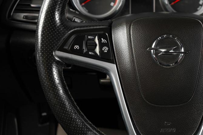 Opel Astra J Рестайлинг с пробегом 2013 года, цена 1 249 000 рублей, 152400 км, хэтчбек, Автокод Объявления