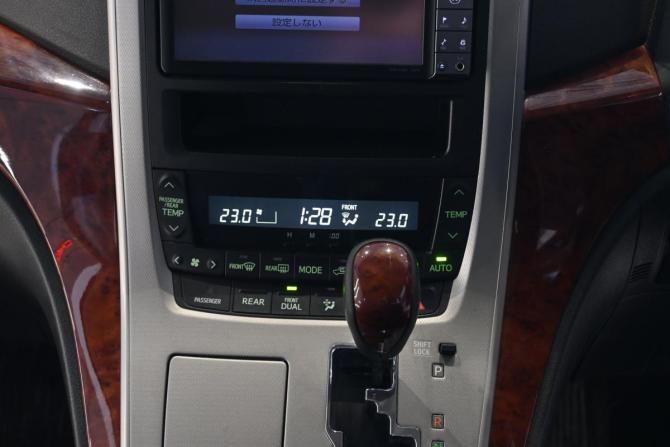 Toyota Vellfire I с пробегом 2010 года, цена 2 280 000 рублей, 150300 км, минивэн, Автокод Объявления