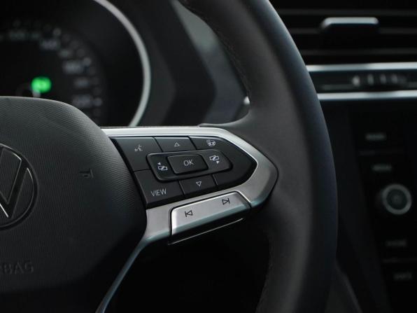 Volkswagen Tiguan II Рестайлинг с пробегом 2021 года, цена 2 549 777 рублей, 96063 км, внедорожник, Автокод Объявления