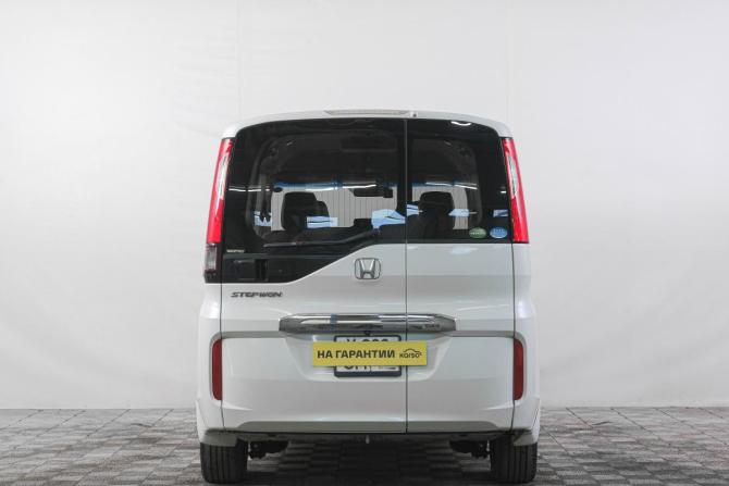 Honda Stepwgn V с пробегом 2016 года, цена 1 979 000 рублей, 73000 км, минивэн, Автокод Объявления