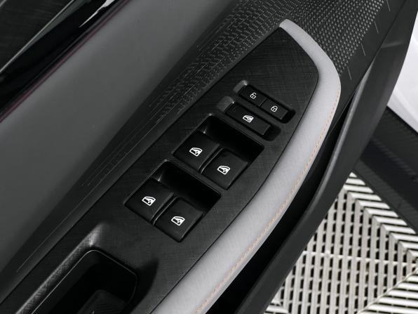 Changan UNI-V I с пробегом 2023 года, цена 2 590 000 рублей, 13983 км, лифтбек, Автокод Объявления