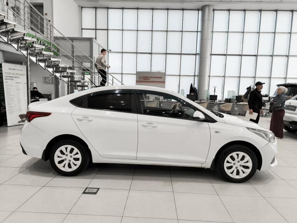 Hyundai Solaris II с пробегом 2018 года, цена 850 000 рублей, 306951 км, седан, Автокод Объявления