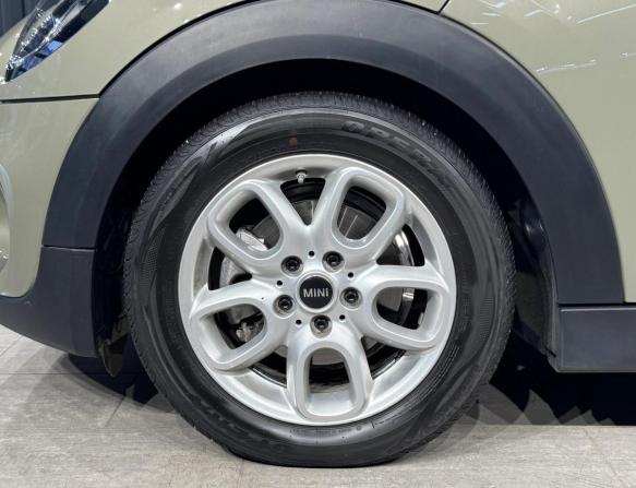 Mini Hatch III (F55/F56) Рестайлинг с пробегом 2020 года, цена 2 450 000 рублей, 28450 км, хэтчбек, Автокод Объявления