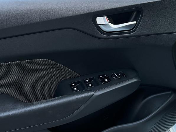 Hyundai Solaris II с пробегом 2018 года, цена 1 379 000 рублей, 125355 км, седан, Автокод Объявления