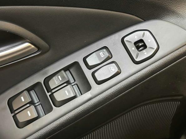 Hyundai ix35 I с пробегом 2012 года, цена 1 240 000 рублей, 106401 км, внедорожник, Автокод Объявления