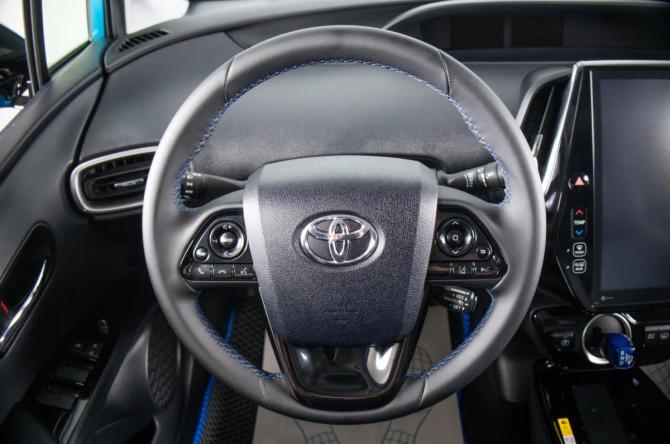 Toyota Prius IV (XW50) с пробегом 2019 года, цена 2 999 000 рублей, 92000 км, лифтбек, Автокод Объявления