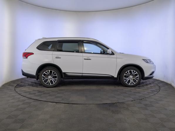 Mitsubishi Outlander III Рестайлинг 2 с пробегом 2018 года, цена 2 025 000 рублей, 202950 км, внедорожник, Автокод Объявления