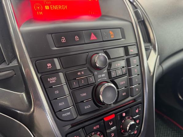 Opel Astra J с пробегом 2011 года, цена 669 000 рублей, 258137 км, хэтчбек, Автокод Объявления