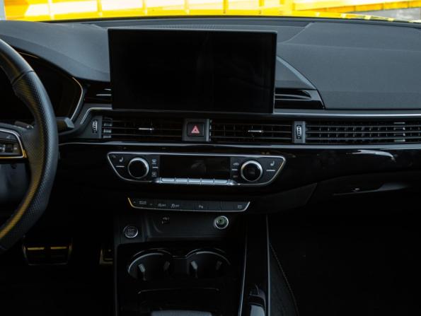 Audi A4 V (B9) Рестайлинг с пробегом 2020 года, цена 3 349 000 рублей, 26500 км, седан, Автокод Объявления
