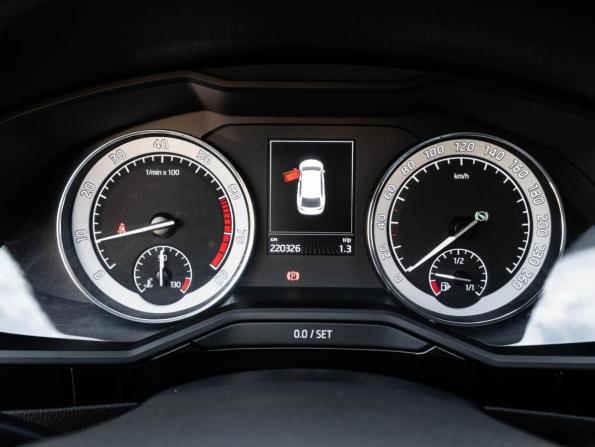 Skoda Superb III с пробегом 2016 года, цена 1 960 000 рублей, 221371 км, универсал, Автокод Объявления