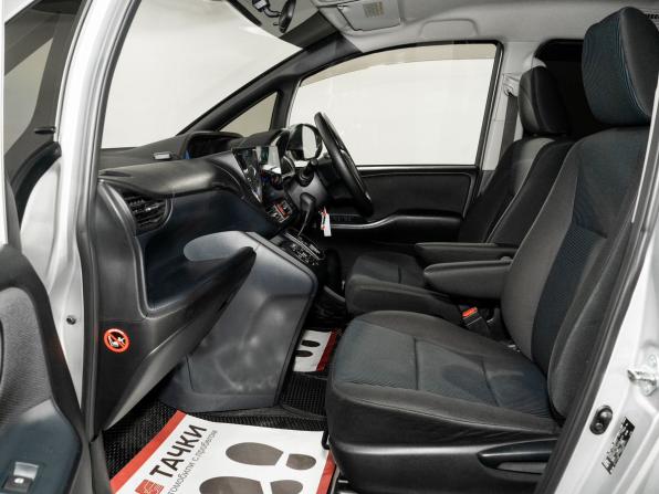Toyota Voxy III (R80) с пробегом 2014 года, цена 1 629 500 рублей, 132585 км, минивэн, Автокод Объявления