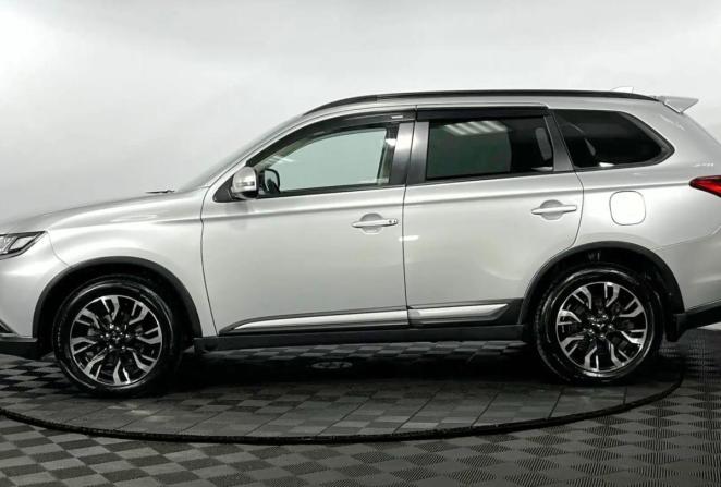 Mitsubishi Outlander III Рестайлинг 3 с пробегом 2021 года, цена 2 255 000 рублей, 141983 км, внедорожник, Автокод Объявления