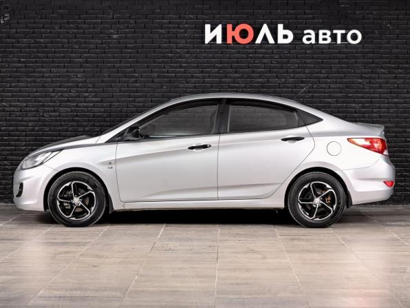Hyundai Solaris I с пробегом 2013 года, цена 900 000 рублей, 107963 км, седан, Автокод Объявления