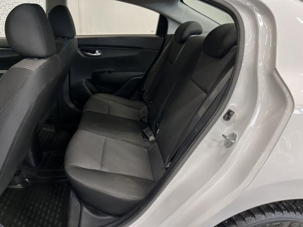Kia Rio IV Рестайлинг с пробегом 2021 года, цена 1 230 000 рублей, 87518 км, седан, Автокод Объявления
