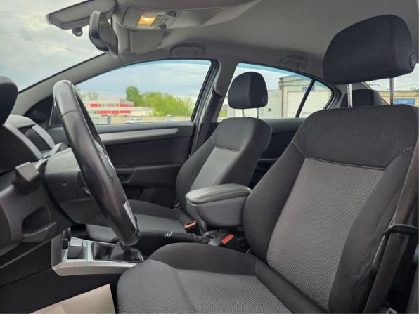Opel Astra H Рестайлинг с пробегом 2012 года, цена 698 000 рублей, 77447 км, седан, Автокод Объявления