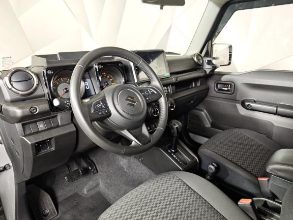 Suzuki Jimny IV с пробегом 2024 года, цена 3 650 000 рублей, 6018 км, внедорожник, Автокод Объявления