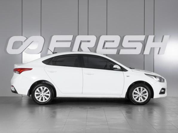 Hyundai Solaris II с пробегом 2018 года, цена 1 270 000 рублей, 163258 км, седан, Автокод Объявления