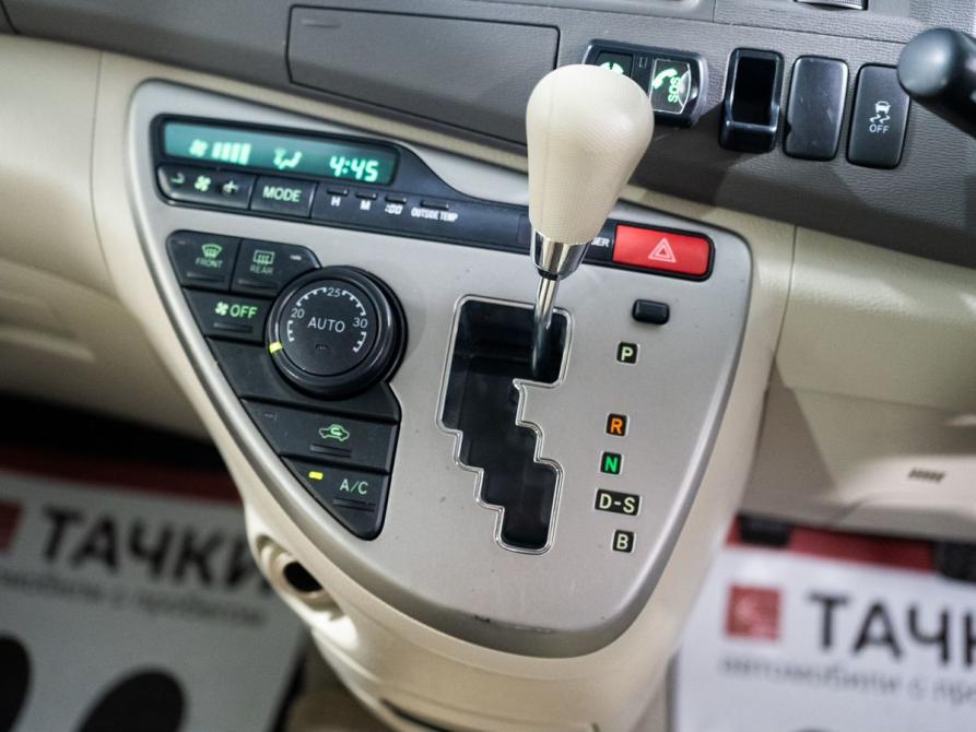 Toyota ISis I Рестайлинг Иркутск  - изображение 15