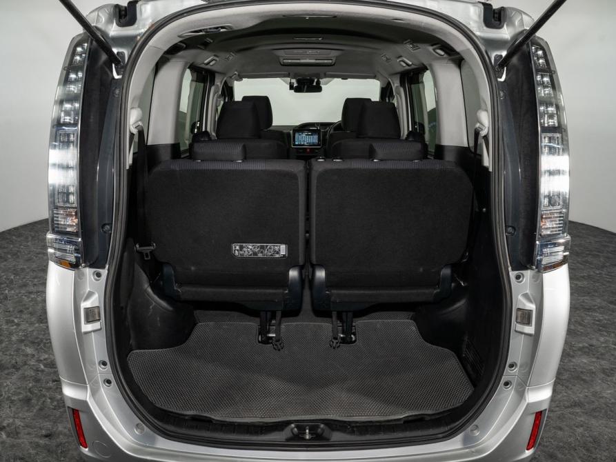 Toyota Voxy III (R80) Рестайлинг Иркутск  - изображение 18