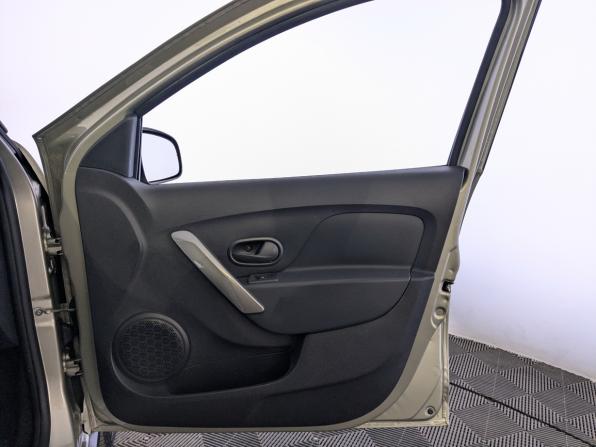 Renault Sandero II Рестайлинг с пробегом 2021 года, цена 1 450 000 рублей, 14005 км, хэтчбек, Автокод Объявления
