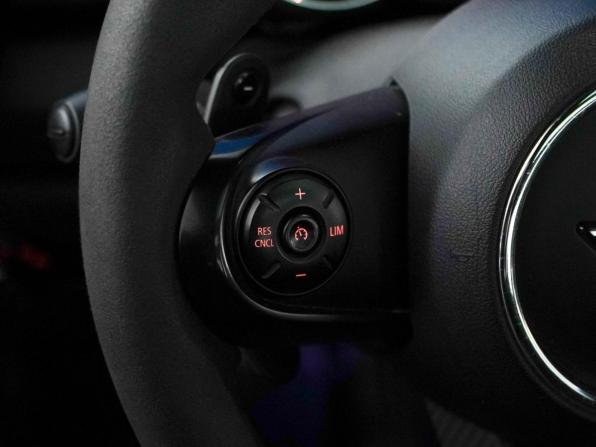 Mini Hatch III (F55/F56) Рестайлинг с пробегом 2019 года, цена 3 049 050 рублей, 119797 км, хэтчбек, Автокод Объявления